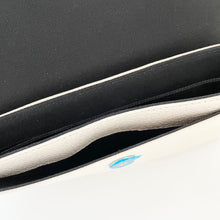 画像をギャラリービューアに読み込む, 34. 本革製ショルダーウォレット TRIBECA