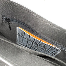 画像をギャラリービューアに読み込む, 34. 本革製ショルダーウォレット TRIBECA