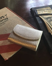 画像をギャラリービューアに読み込む, 778. 本革製三つ折り財布